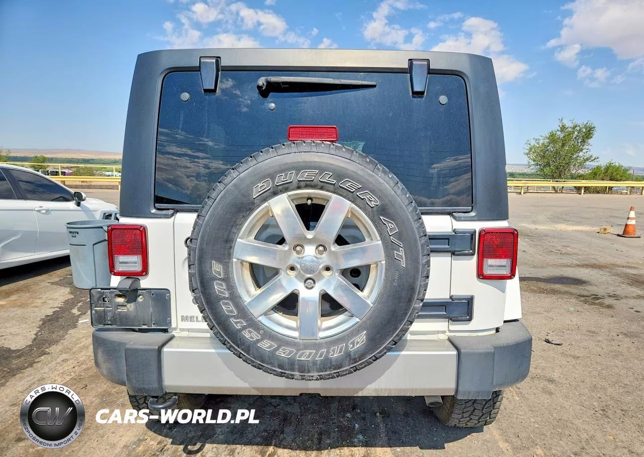 2017 Jeep Wrangler Unlimited Sahara VIN:1C4BJWEG5HL590012 - 6