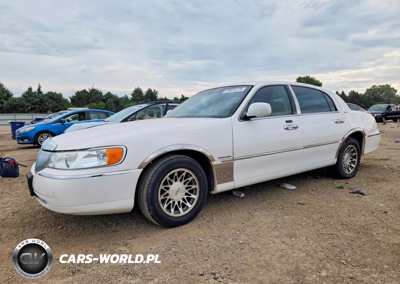 2001 Lincoln Town Car Signature