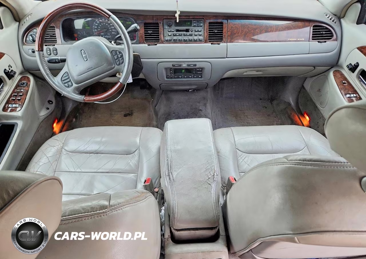 2001 Lincoln Town Car Signature VIN:1LNHM82WX1Y652890 - 8