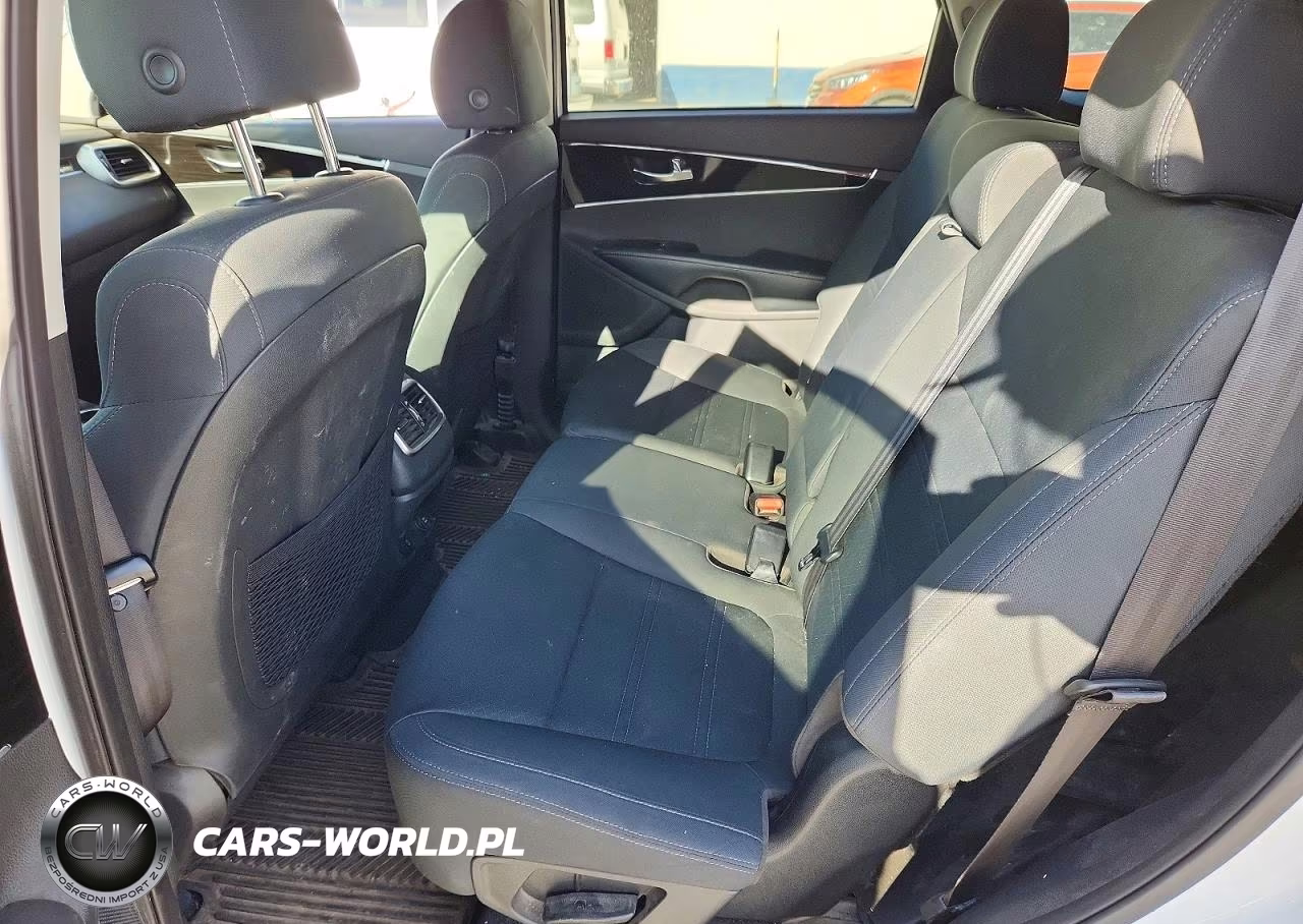 2020 Kia Sorento S VIN:5XYPGDA5XLG682234 - 10