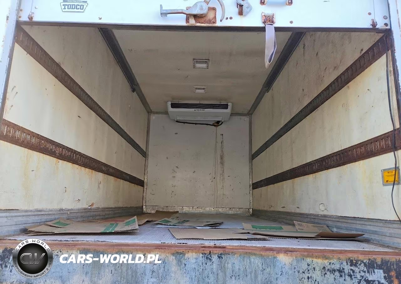 2017 Chevrolet 4500 Refrigerated Box Truck VIN:54DCDW1B6HB801550 - 10