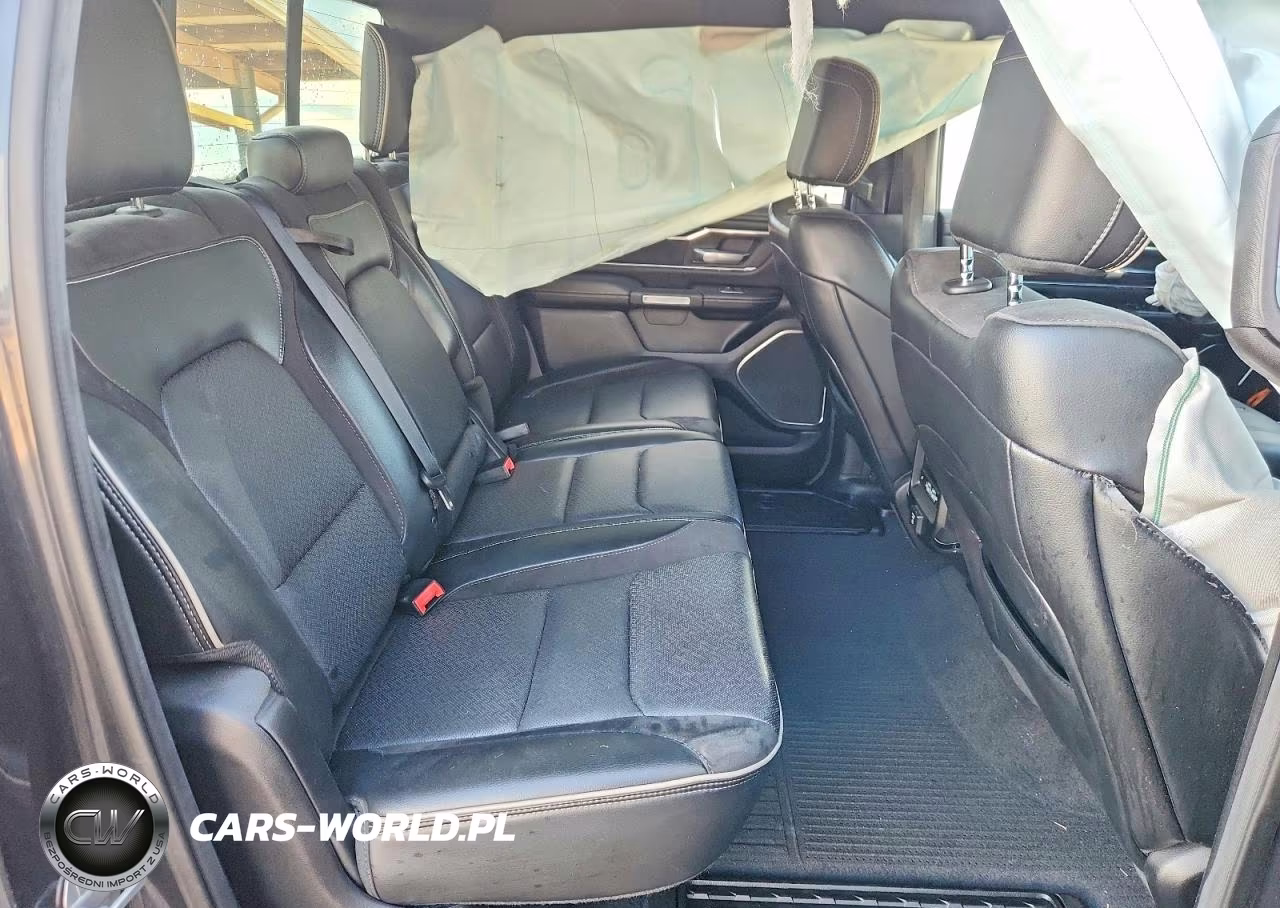 2019 Ram 1500 Laramie VIN:1C6SRFJT9KN726933 - 10