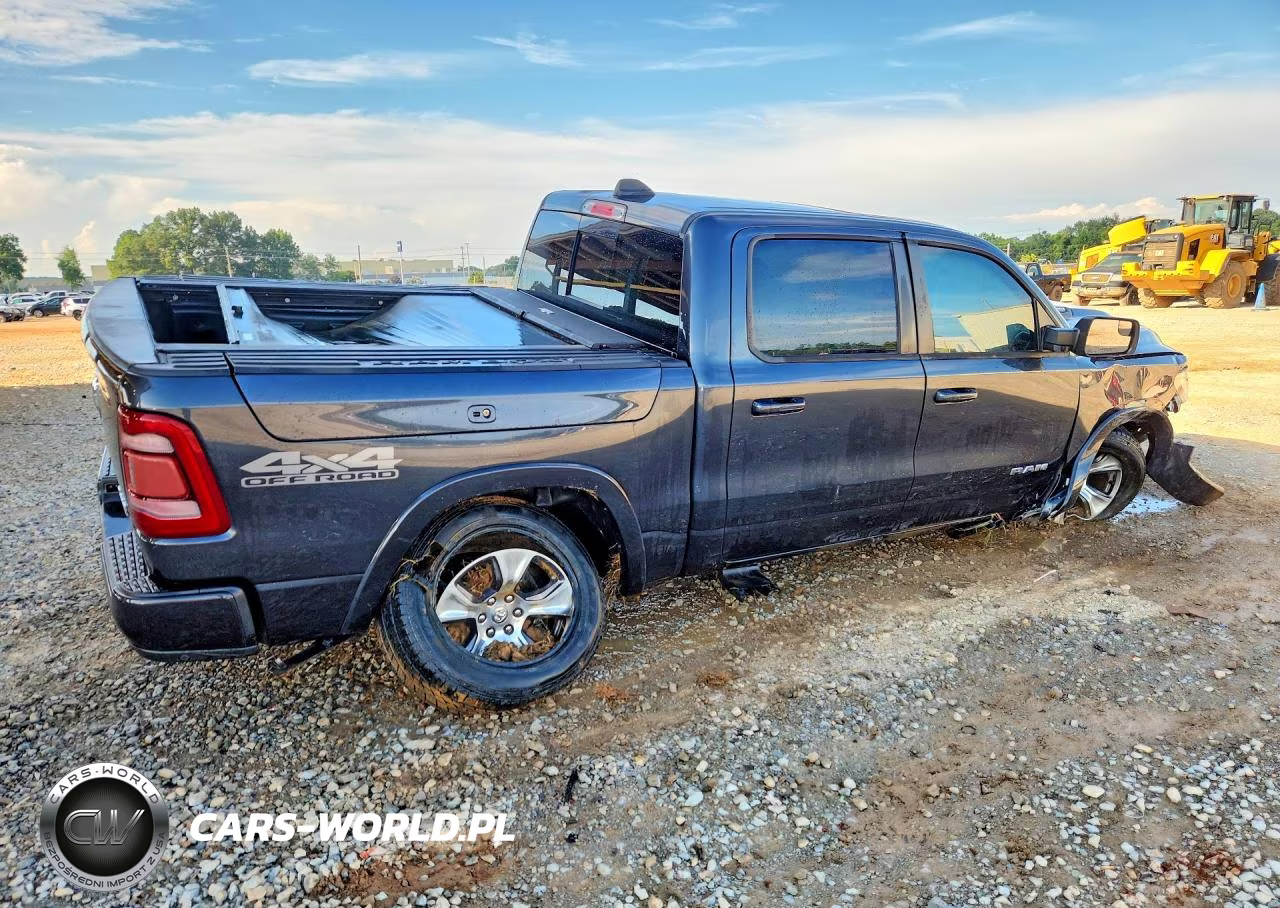 2019 Ram 1500 Laramie VIN:1C6SRFJT9KN726933 - 3