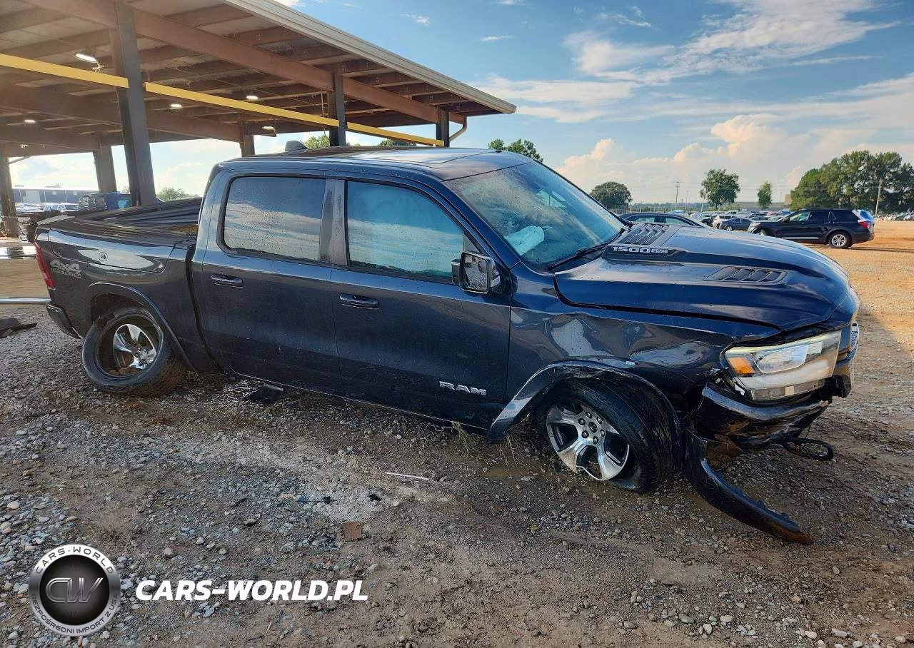 2019 Ram 1500 Laramie VIN:1C6SRFJT9KN726933 - 4