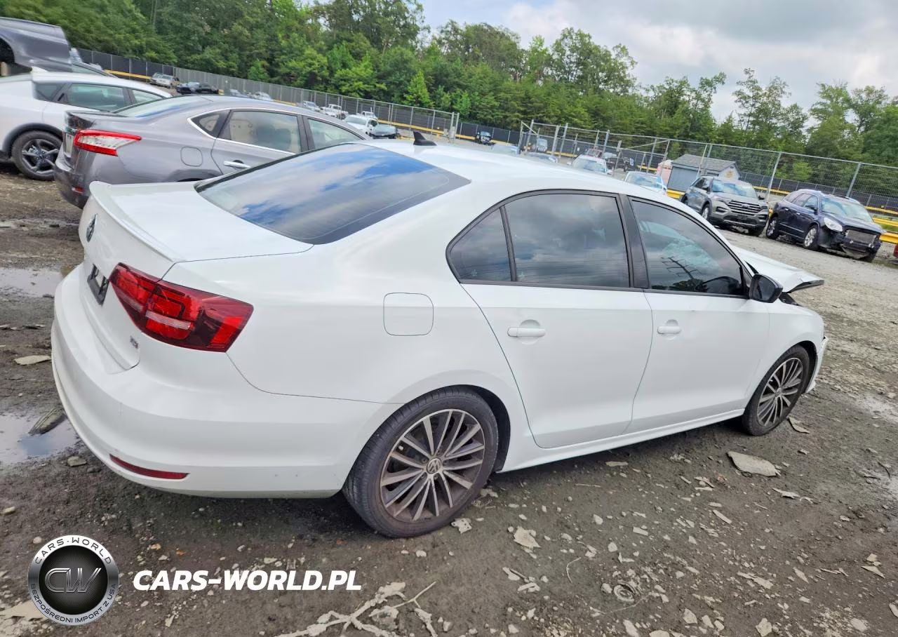 2016 Volkswagen Jetta Sport VIN:3VWB17AJ2GM264380 - 3