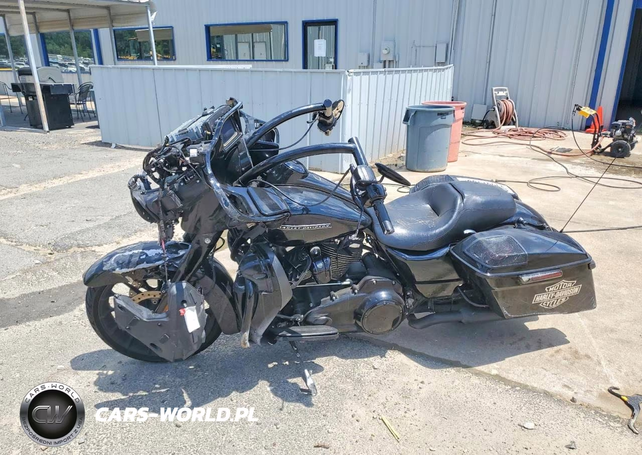 2018 Harley-Davidson Fltrxs Road Glide Special VIN:1HD1KTC16JB667356 - 3