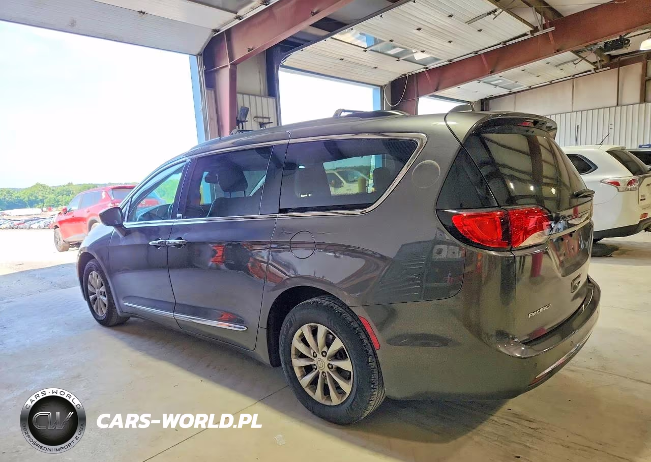 2017 Chrysler Pacifica Touring L VIN:2C4RC1BGXHR644945 - 2