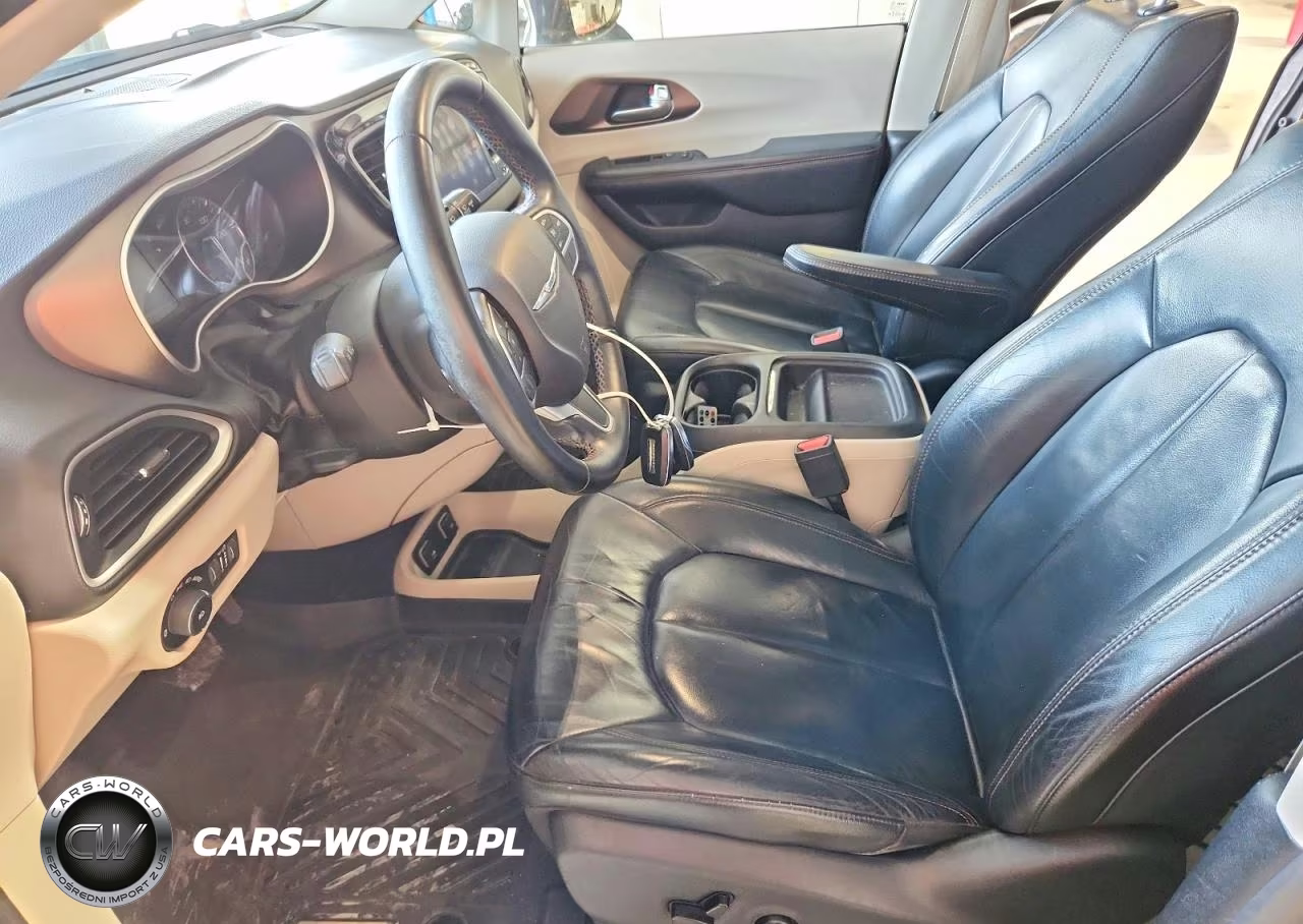 2017 Chrysler Pacifica Touring L VIN:2C4RC1BGXHR644945 - 7