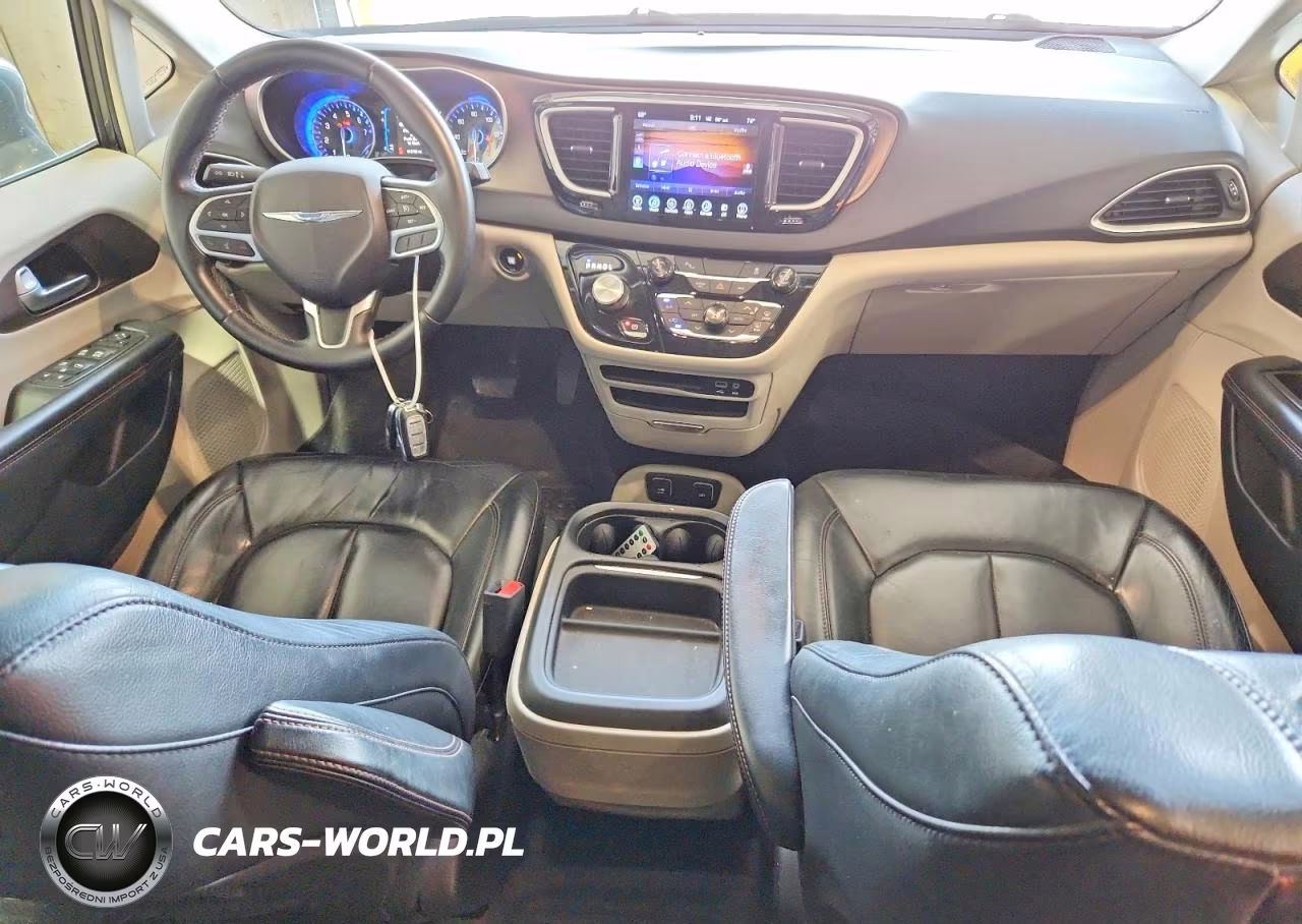 2017 Chrysler Pacifica Touring L VIN:2C4RC1BGXHR644945 - 8