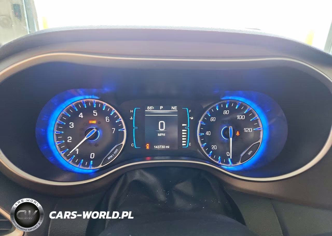 2017 Chrysler Pacifica Touring L VIN:2C4RC1BGXHR644945 - 9