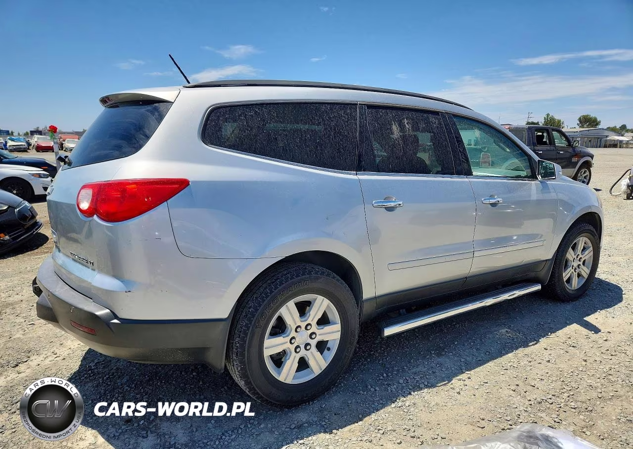 2010 Chevrolet Traverse Lt VIN:1GNLRFED4AS114470 - 3