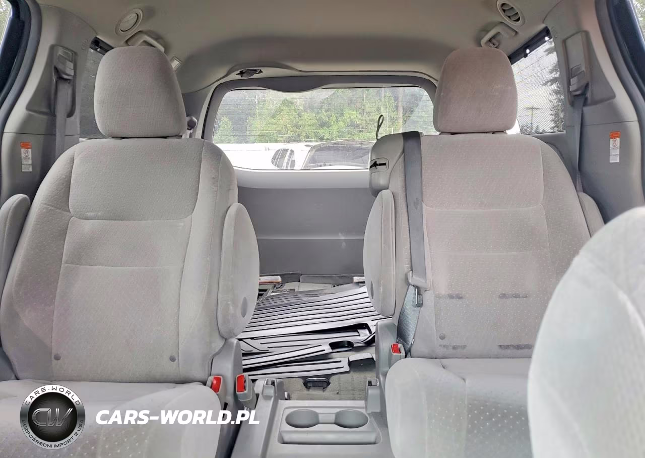 2015 Toyota Sienna Le VIN:5TDKK3DC2FS563503 - 10