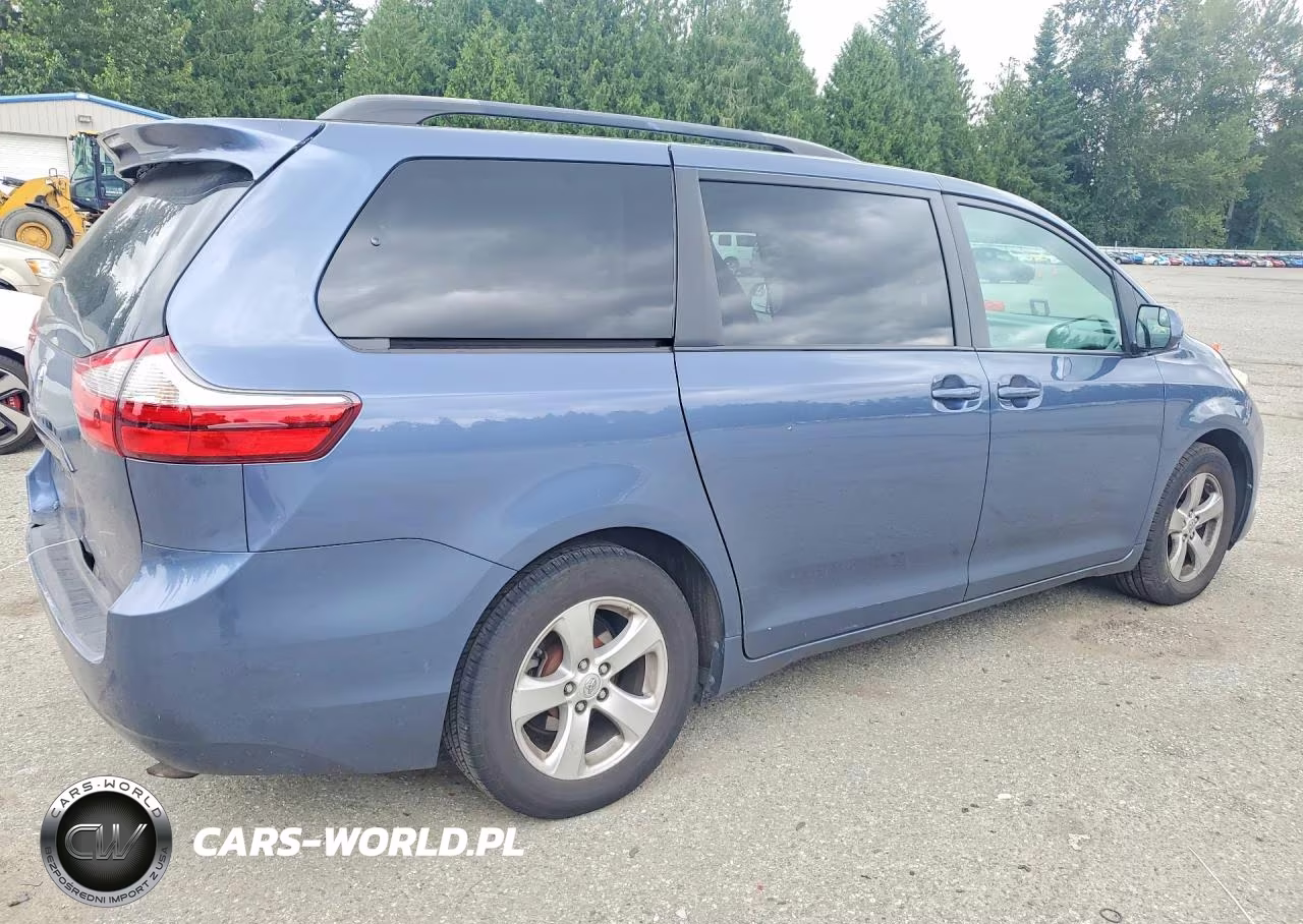 2015 Toyota Sienna Le VIN:5TDKK3DC2FS563503 - 3
