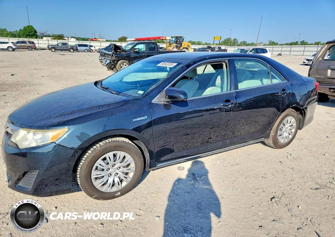 2014 Toyota Camry Hybrid Le – zdjęcie 1 z 12