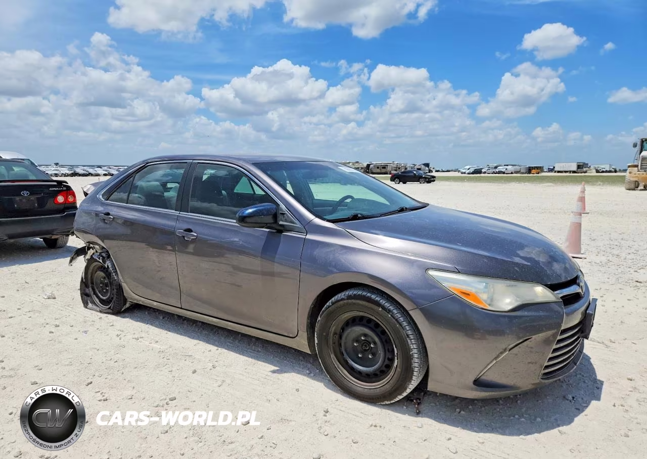 2017 Toyota Camry Le VIN:4T1BF1FK4HU413366 - 4