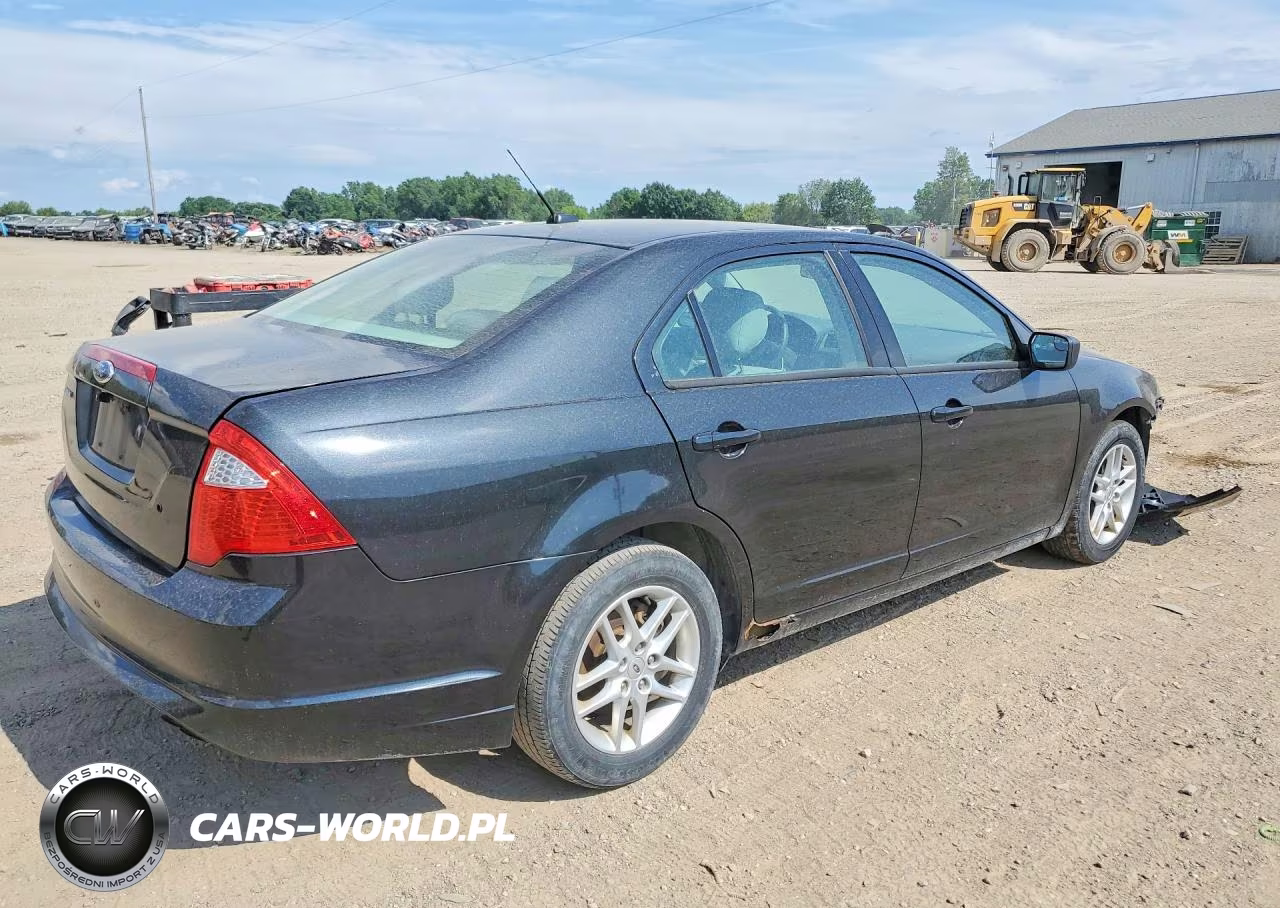 2012 Ford Fusion S VIN:3FAHP0GA0CR249194 - 3