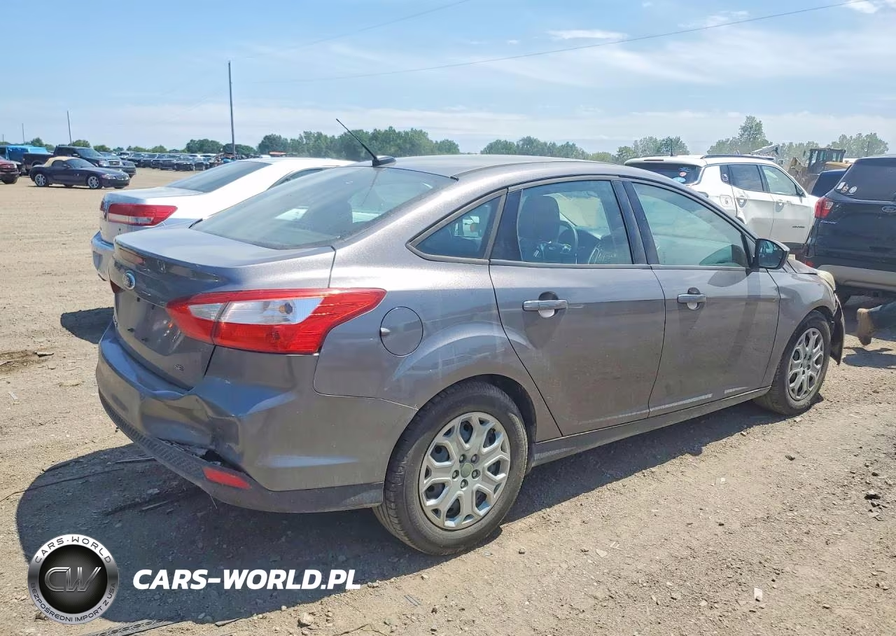 2012 Ford Focus Se VIN:1FAHP3F26CL162572 - 3