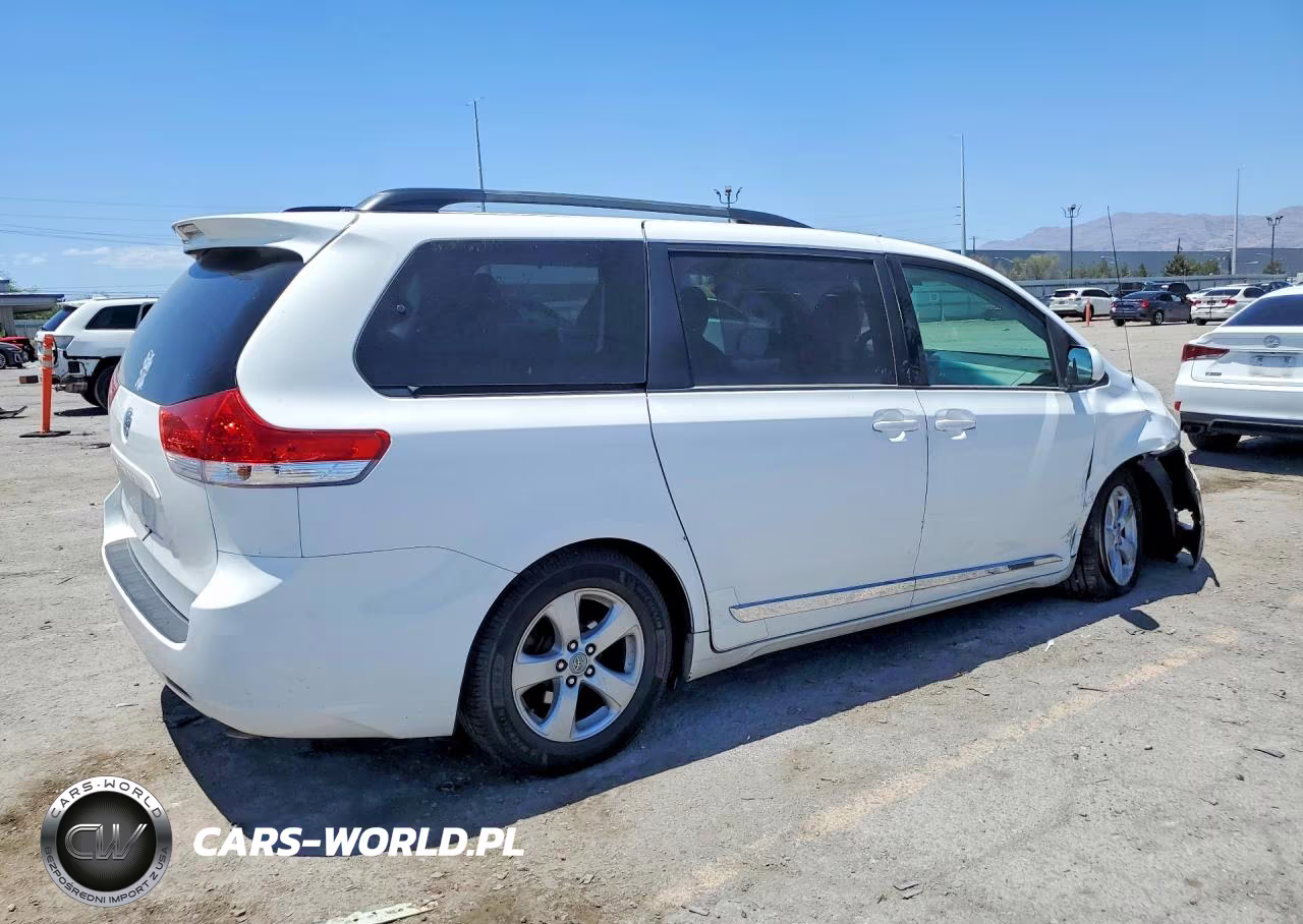 2011 Toyota Sienna Le VIN:5TDKK3DC1BS154578 - 3