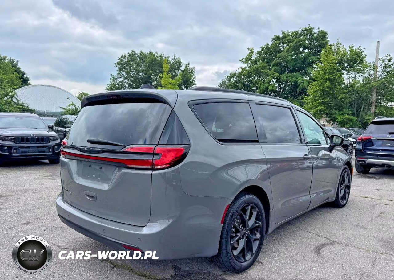 2023 Chrysler Pacifica Touring L VIN:2C4RC1BG4PR516926 - 4