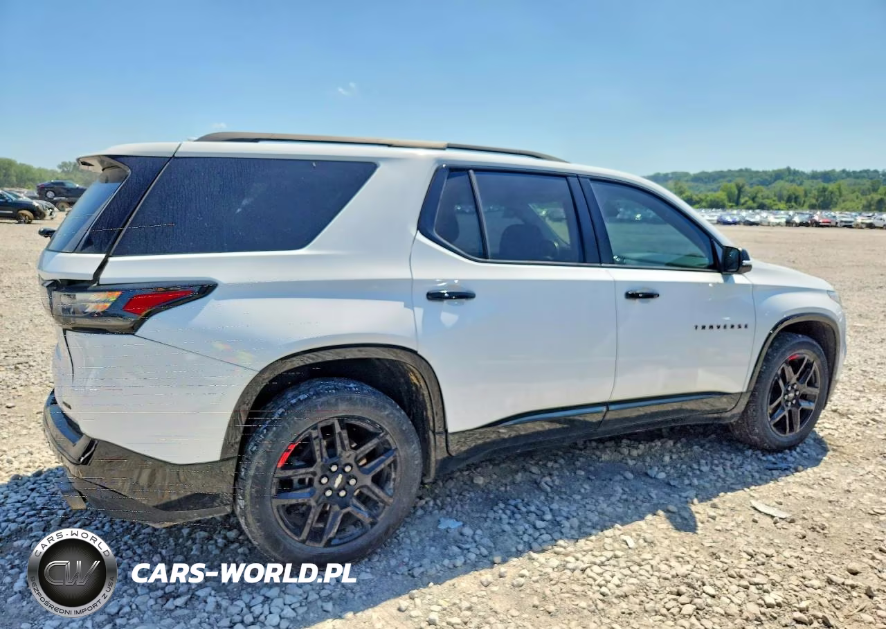 2021 Chevrolet Traverse Premier VIN:1GNEVKKW5MJ128486 - 3