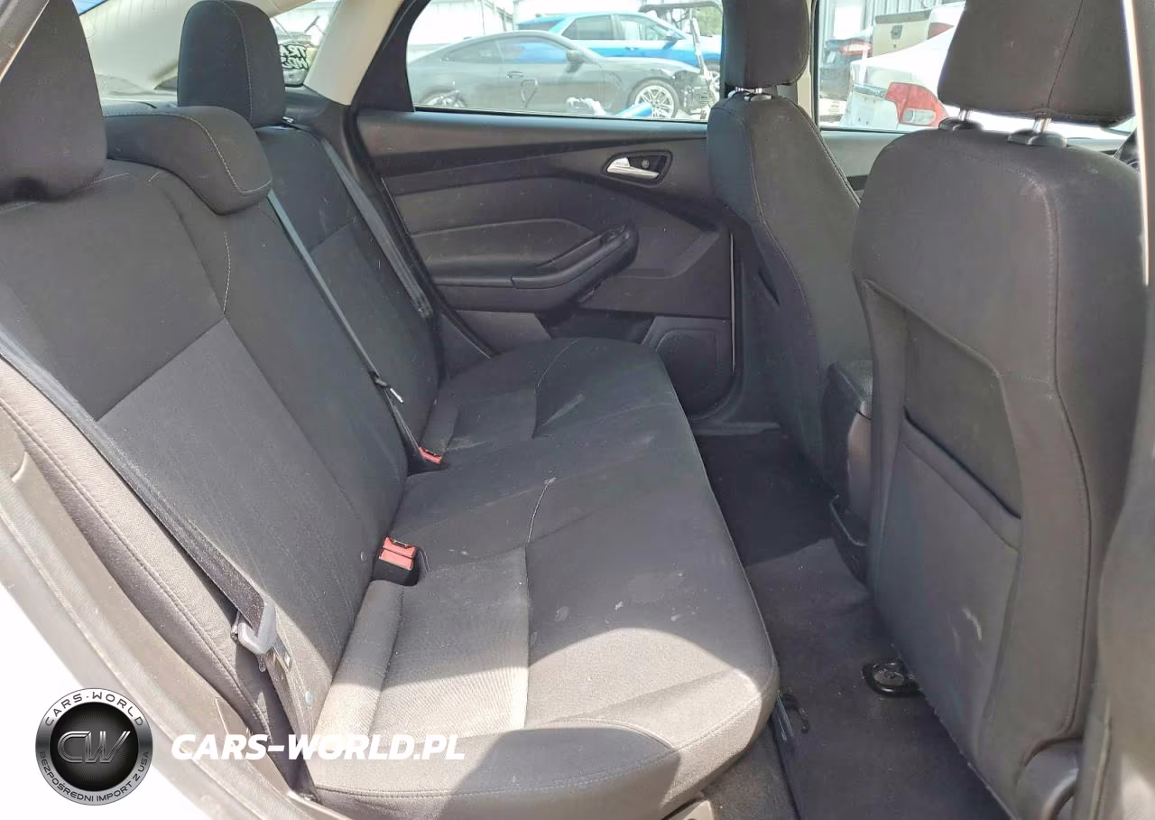 2016 Ford Focus Se VIN:1FADP3F27GL320163 - 10