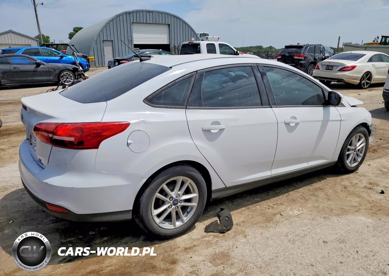 2016 Ford Focus Se VIN:1FADP3F27GL320163 - 3