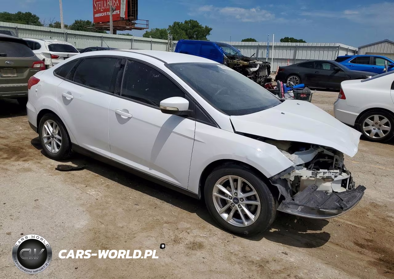 2016 Ford Focus Se VIN:1FADP3F27GL320163 - 4