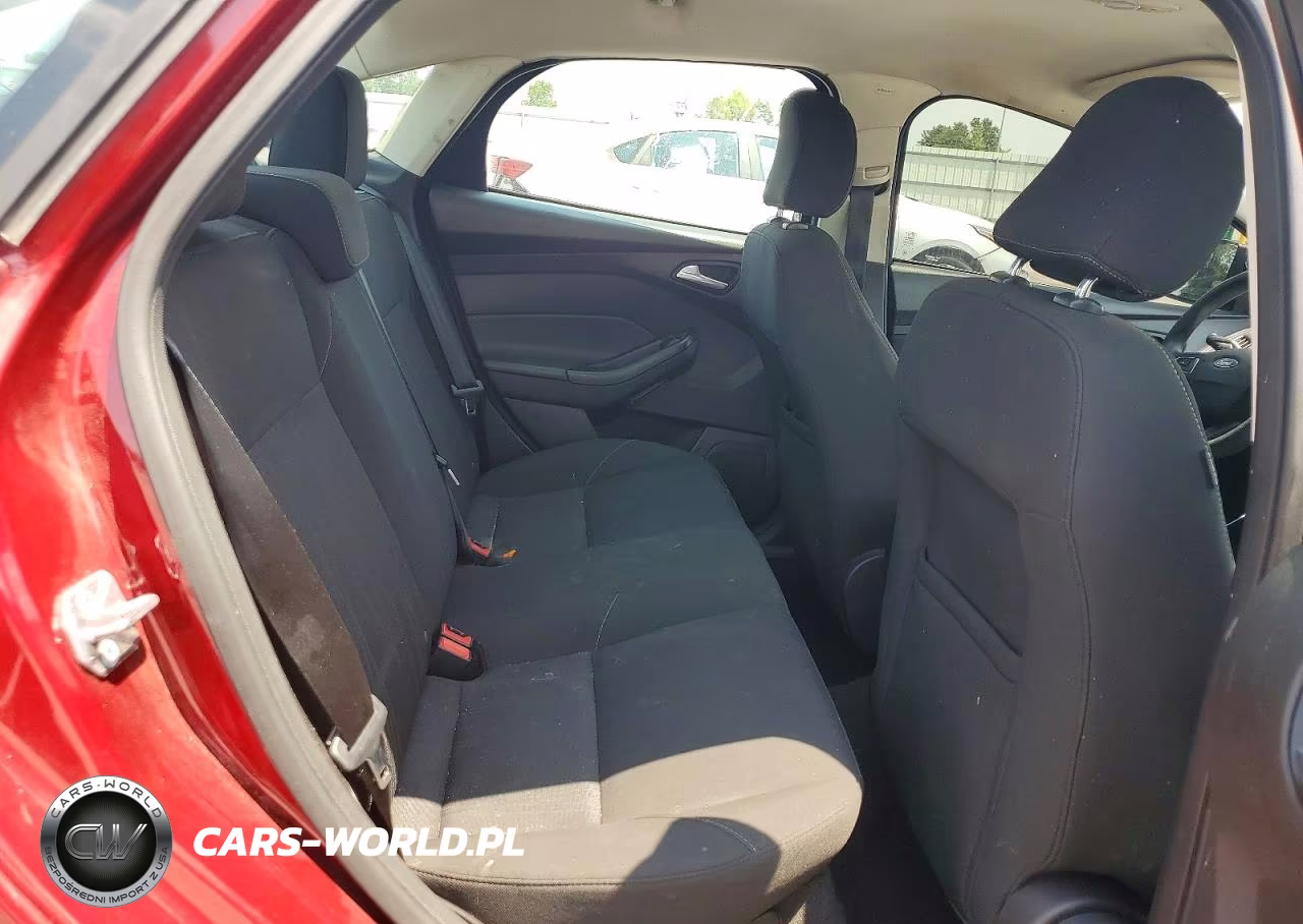 2016 Ford Focus Se VIN:1FADP3F21GL263653 - 10