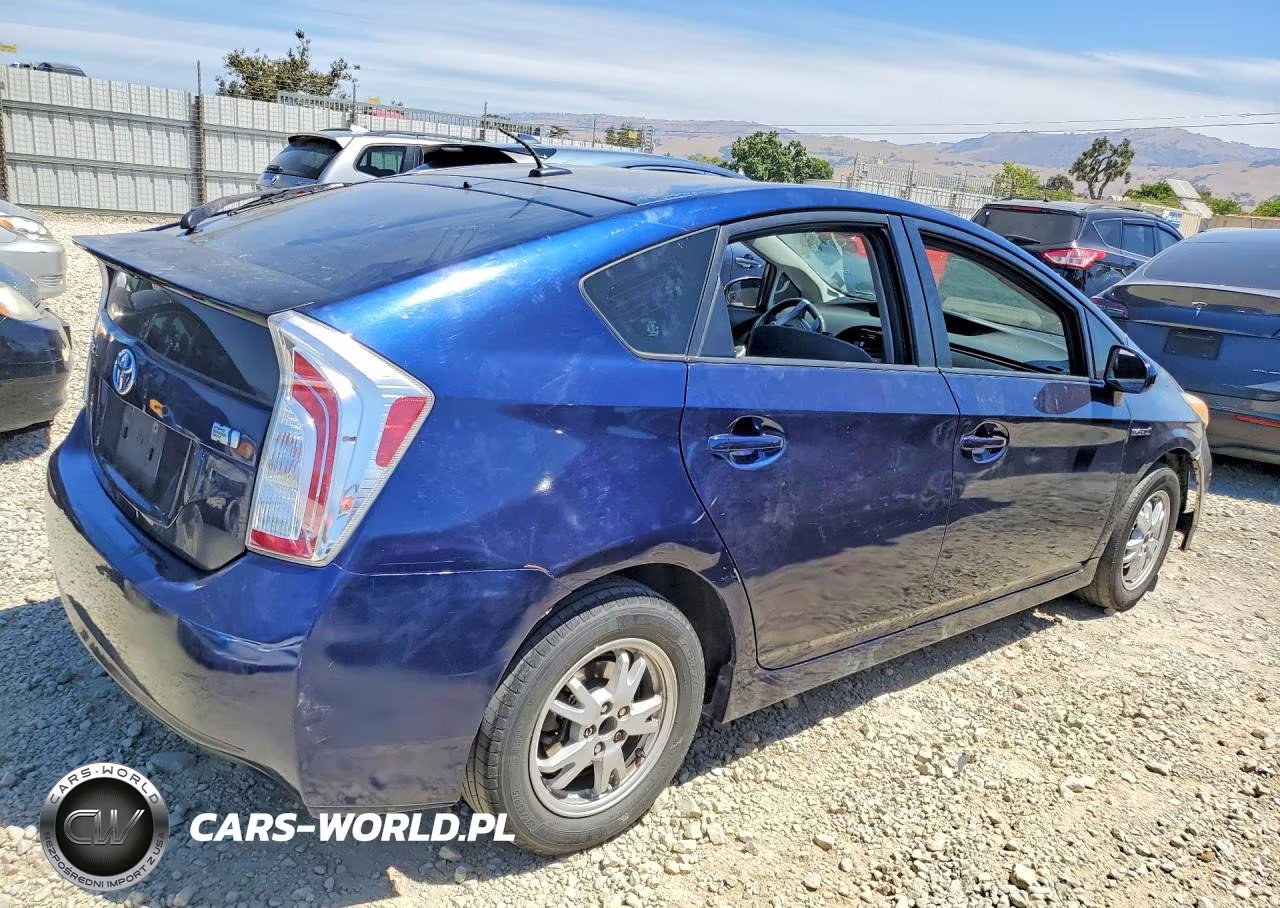 2014 Toyota Prius Three VIN:JTDKN3DU0E1742022 - 3