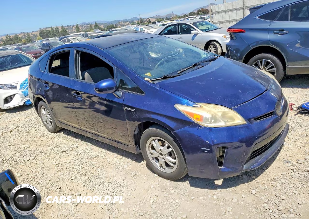 2014 Toyota Prius Three VIN:JTDKN3DU0E1742022 - 4