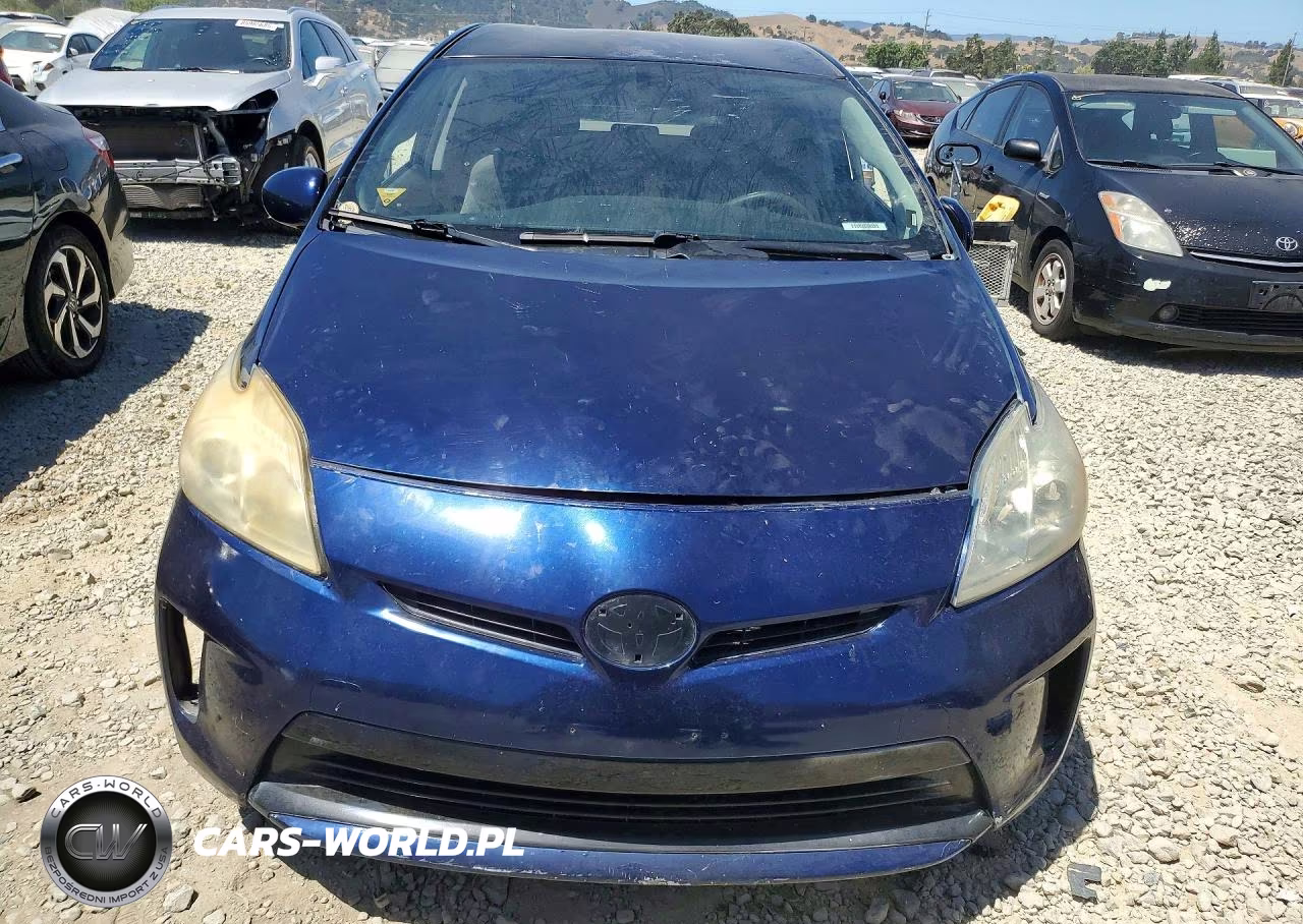 2014 Toyota Prius Three VIN:JTDKN3DU0E1742022 - 5