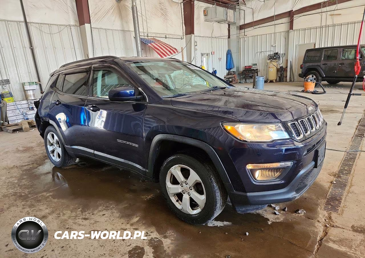 2018 Jeep Compass Latitude VIN:3C4NJDBB2JT434756 - 4