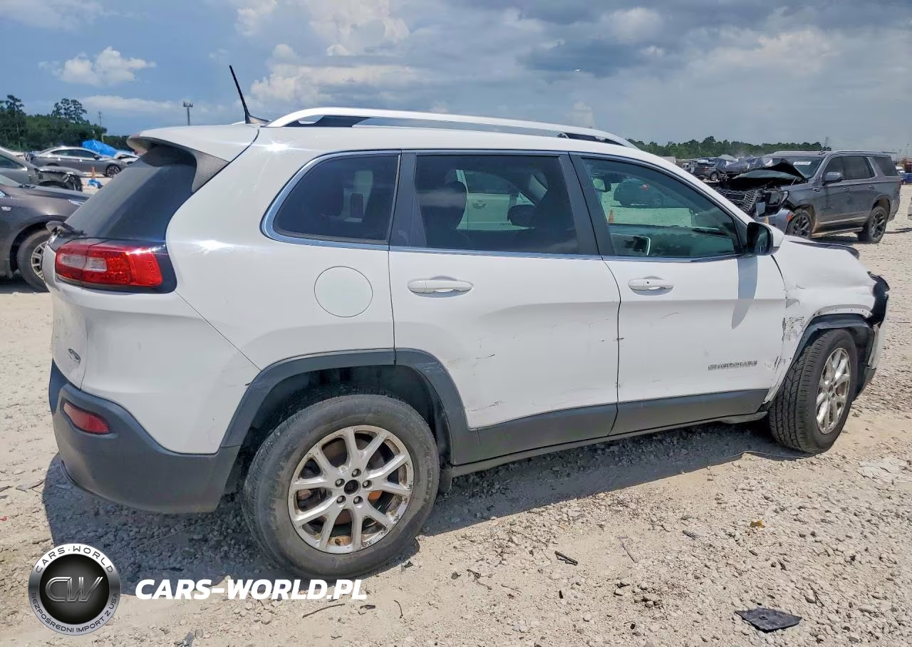 2018 Jeep Cherokee Latitude Plus VIN:1C4PJMLB3JD581732 - 3