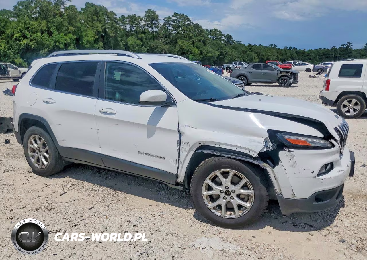 2018 Jeep Cherokee Latitude Plus VIN:1C4PJMLB3JD581732 - 4
