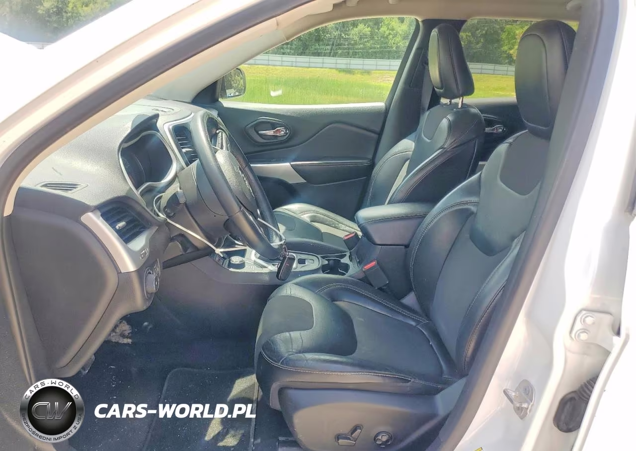2018 Jeep Cherokee Latitude Plus VIN:1C4PJMLB3JD581732 - 7