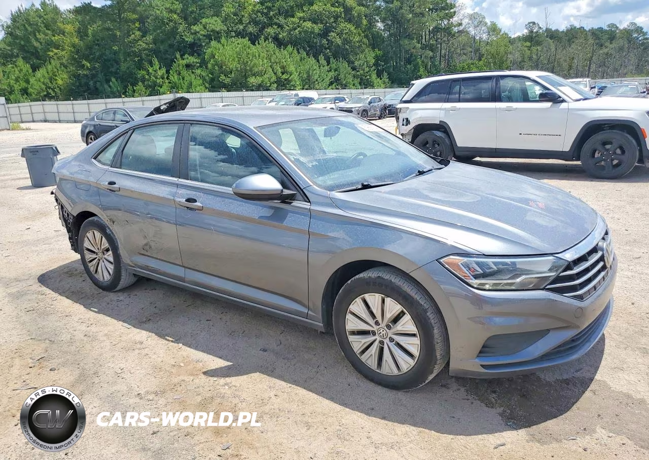 2019 Volkswagen Jetta VIN:3VWCB7BU2KM220012 - 4