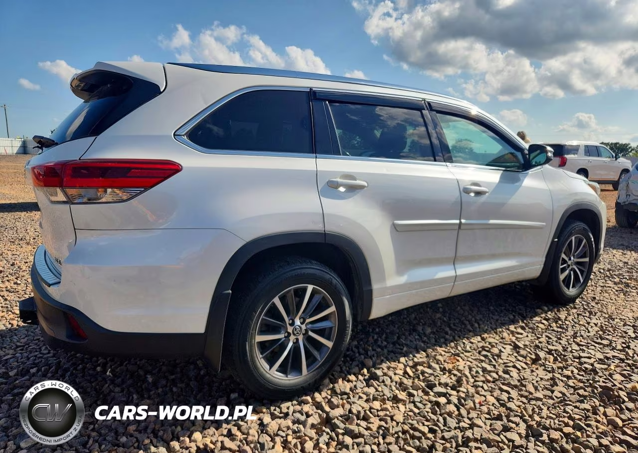 2017 Toyota Highlander Xle VIN:5TDJZRFH0HS510689 - 3