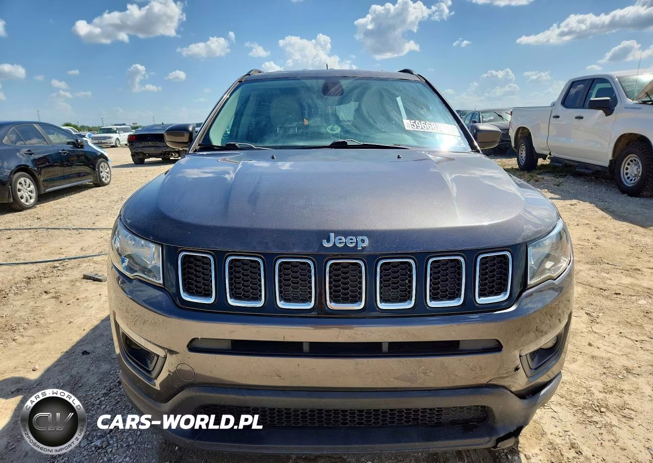2018 Jeep Compass Latitude VIN:3C4NJDBBXJT315658 - 5