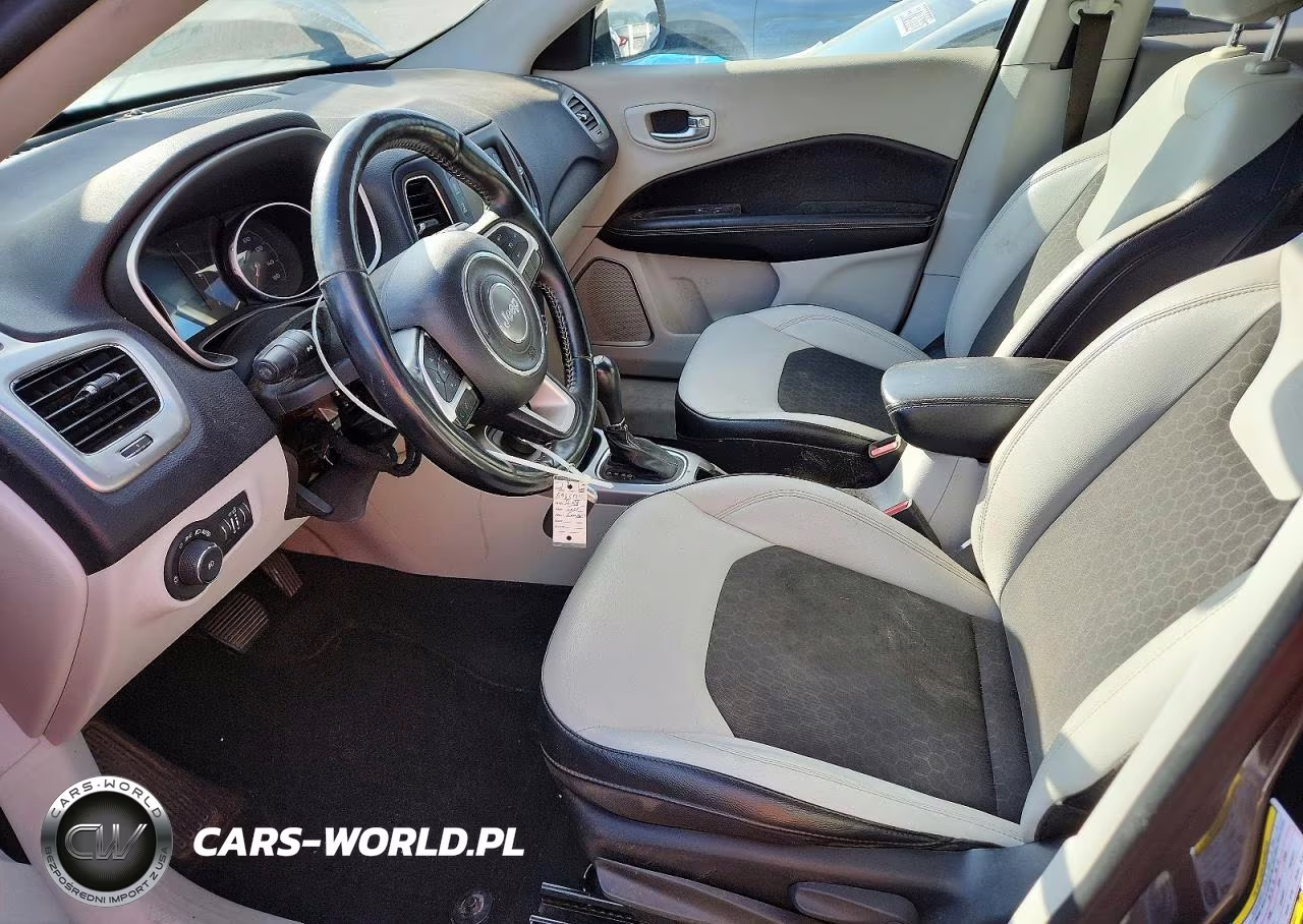 2018 Jeep Compass Latitude VIN:3C4NJDBBXJT315658 - 7