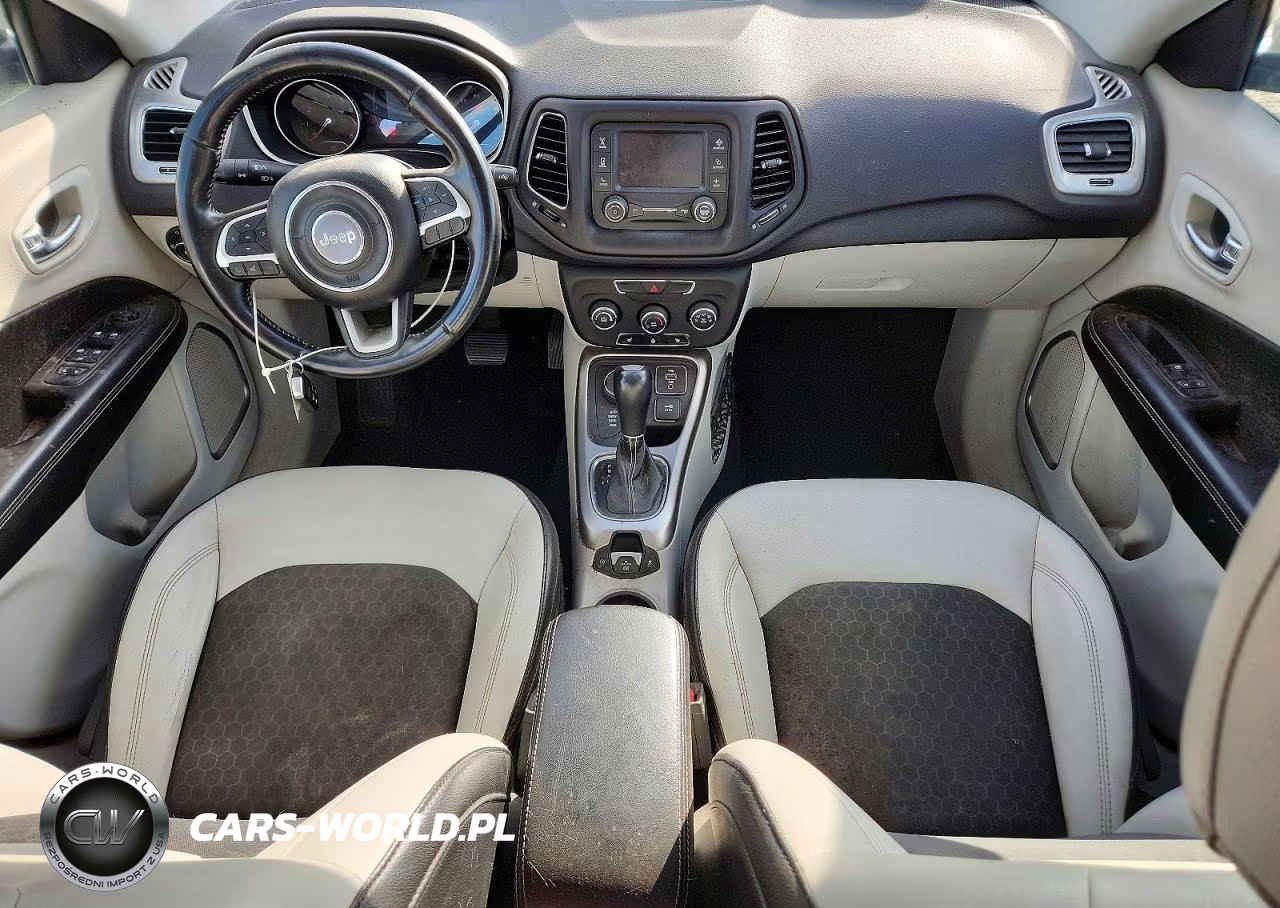 2018 Jeep Compass Latitude VIN:3C4NJDBBXJT315658 - 8