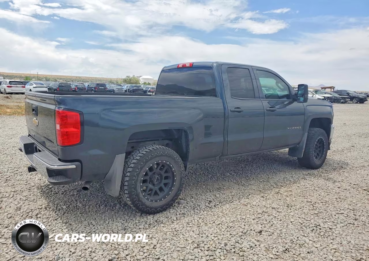 2018 Chevrolet Silverado K1500 VIN:1GCVKNEC7JZ247299 - 3