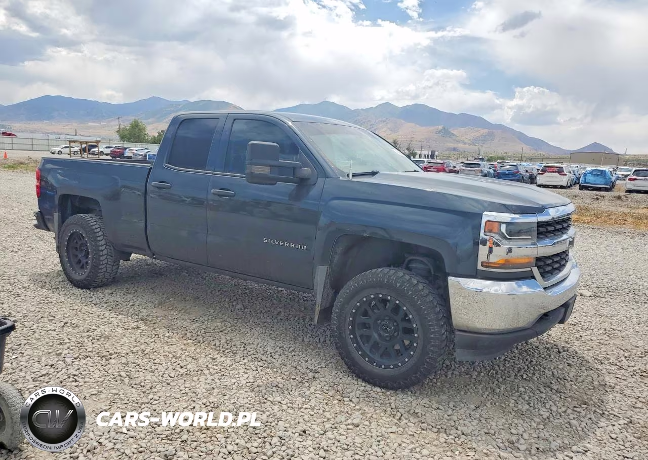 2018 Chevrolet Silverado K1500 VIN:1GCVKNEC7JZ247299 - 4