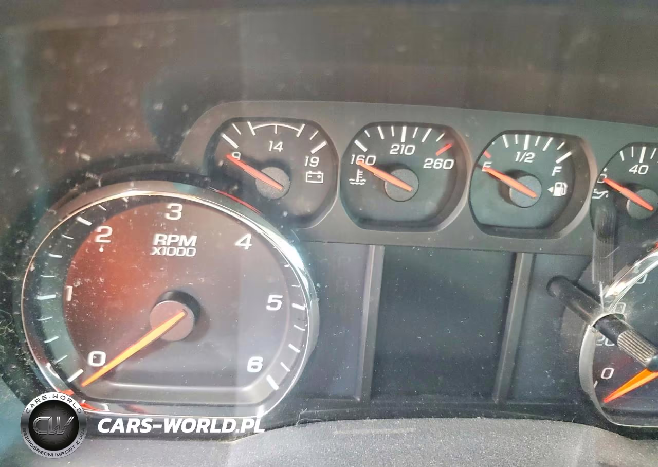 2018 Chevrolet Silverado K1500 VIN:1GCVKNEC7JZ247299 - 9