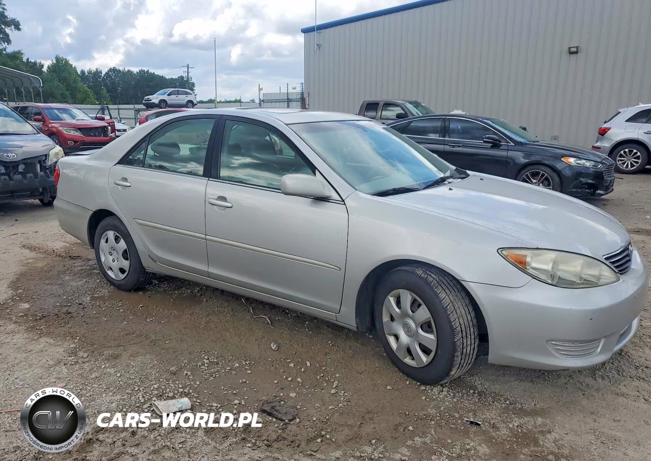 2005 Toyota Camry Le VIN:4T1BE30K15U513198 - 4