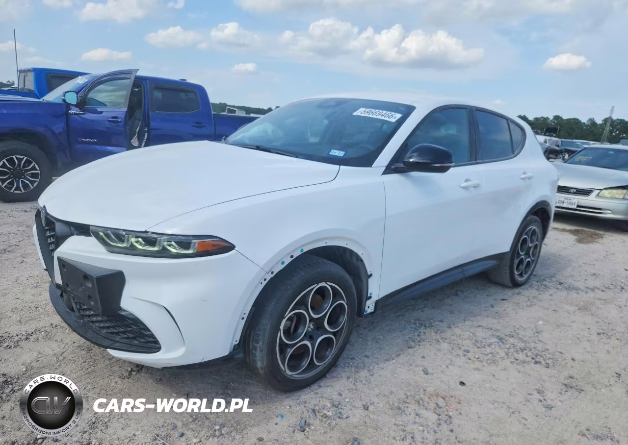 2025 Alfa Romeo Tonale Base