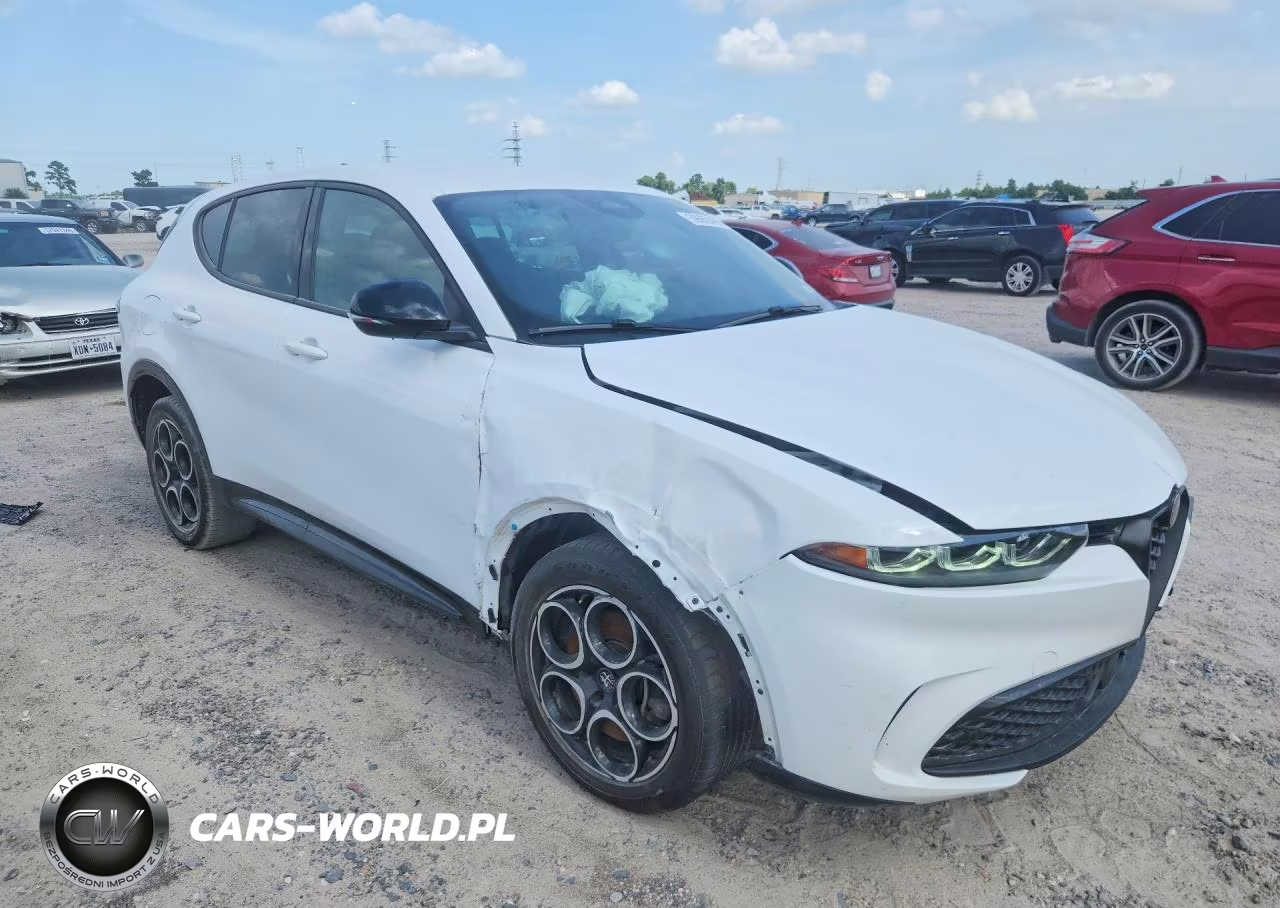 2025 Alfa Romeo Tonale Base VIN:ZASNATAN0S3091050 - 4