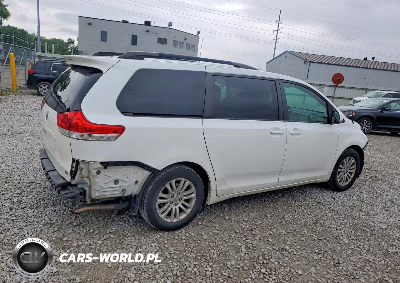 2014 Toyota Sienna Xle 8-Passenger VIN:5TDYK3DC3ES444268 - 3