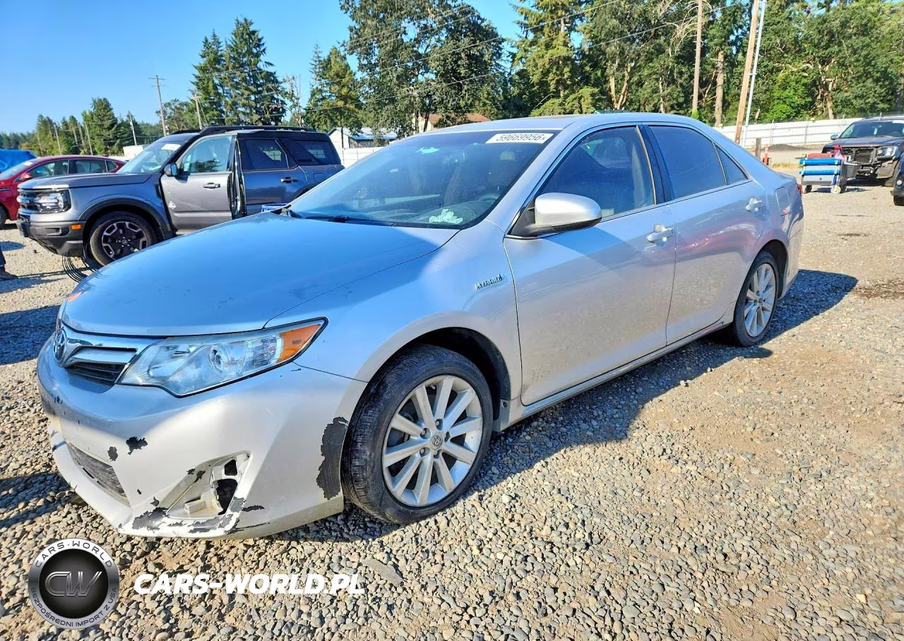 2014 Toyota Camry Hybrid Xle
