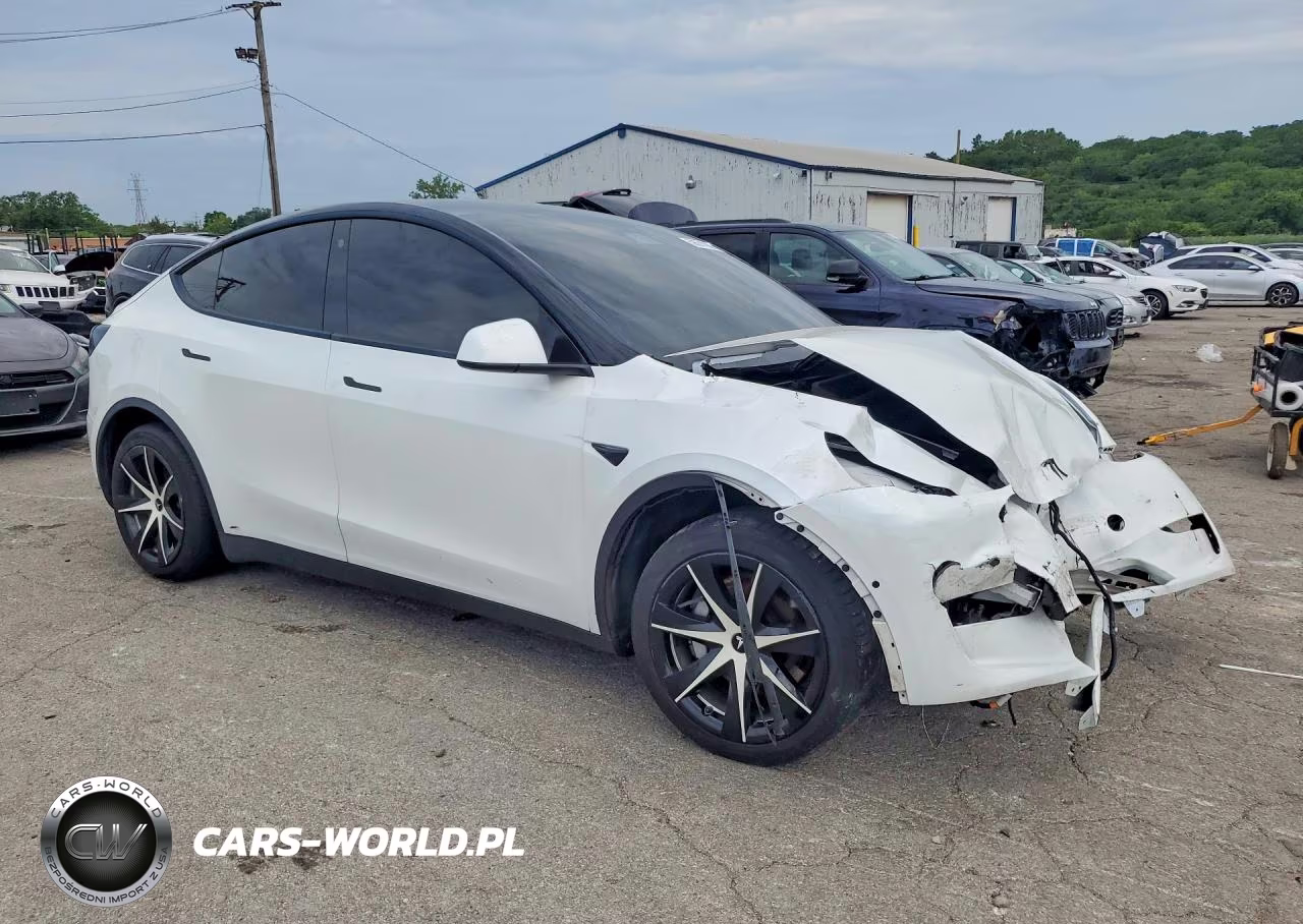 2021 Tesla Model Y VIN:5YJYGDEE4MF076015 - 4