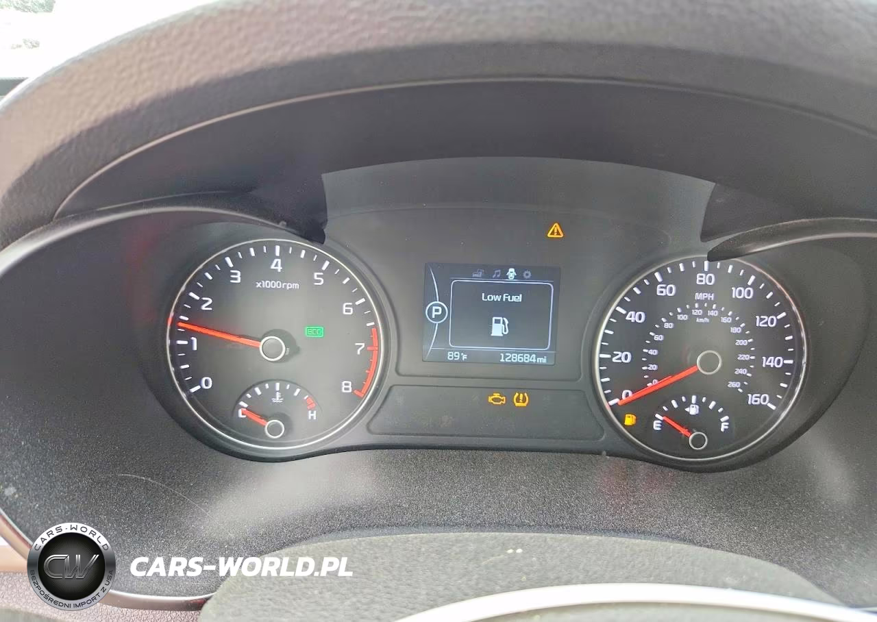 2018 Kia Optima S VIN:5XXGT4L35JG230863 - 9